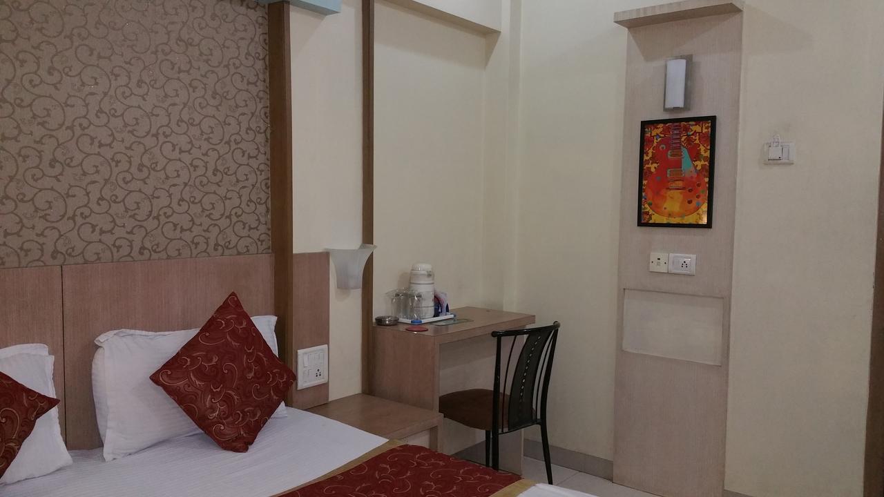 Hotel Panchratna Panvel Buitenkant foto
