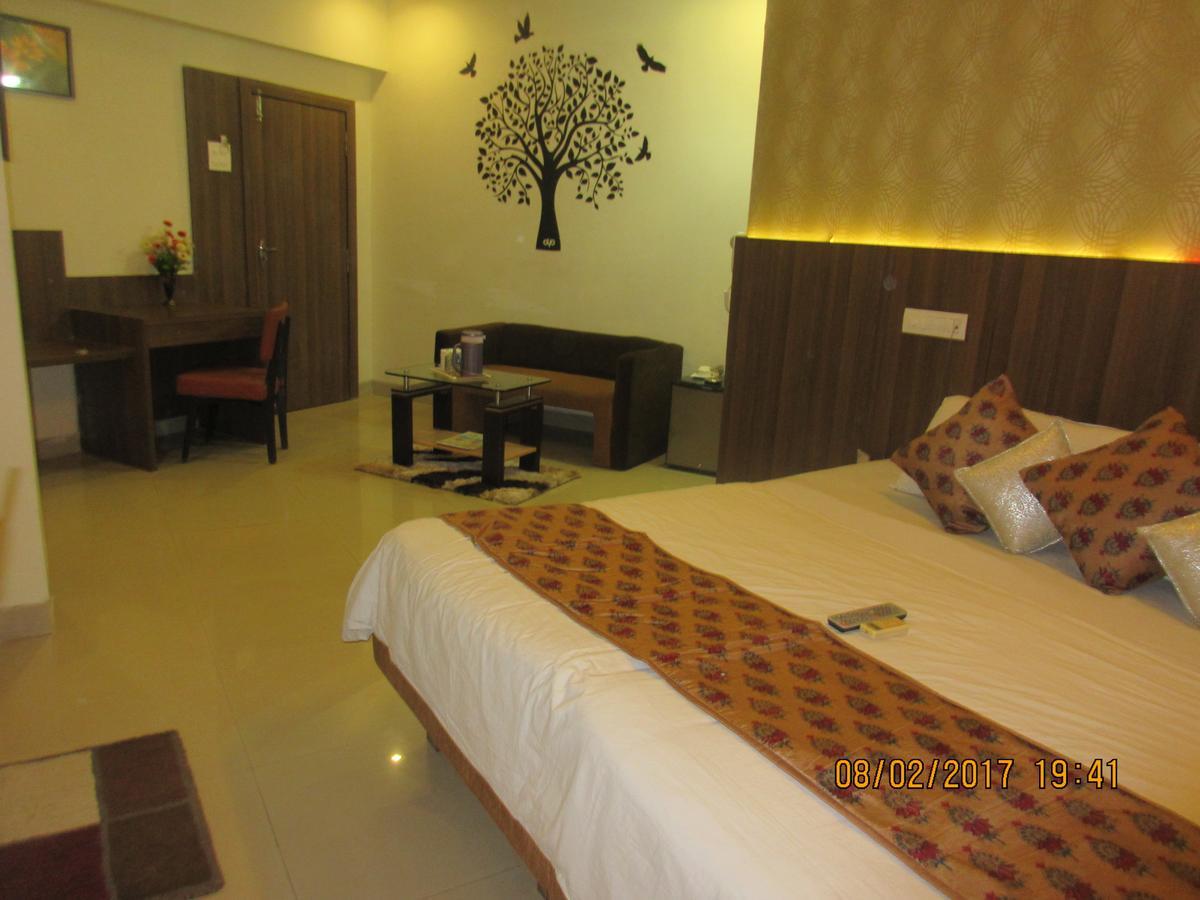 Hotel Panchratna Panvel Buitenkant foto