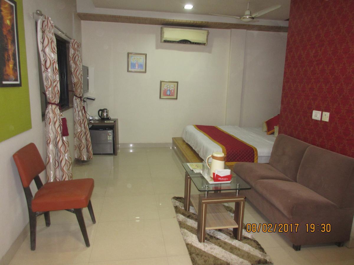 Hotel Panchratna Panvel Buitenkant foto