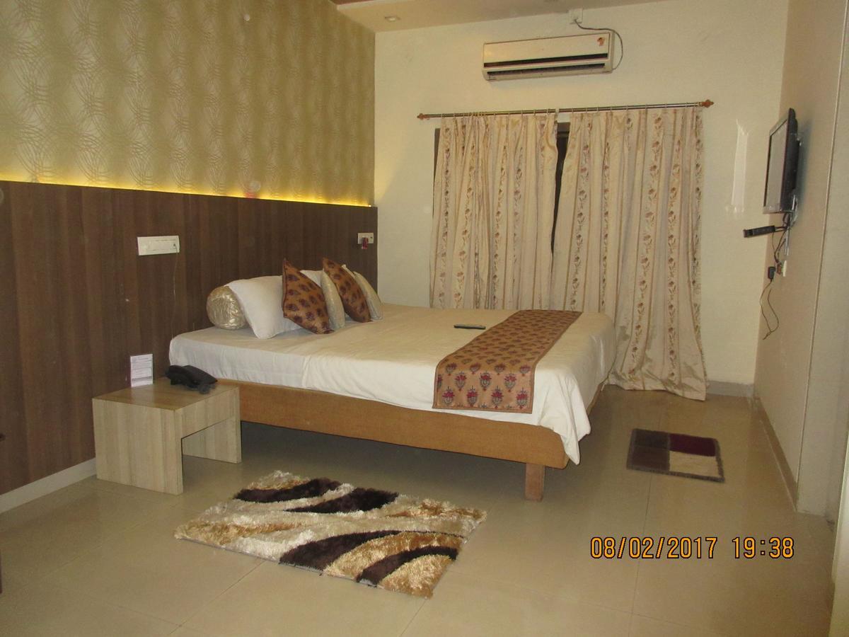 Hotel Panchratna Panvel Buitenkant foto