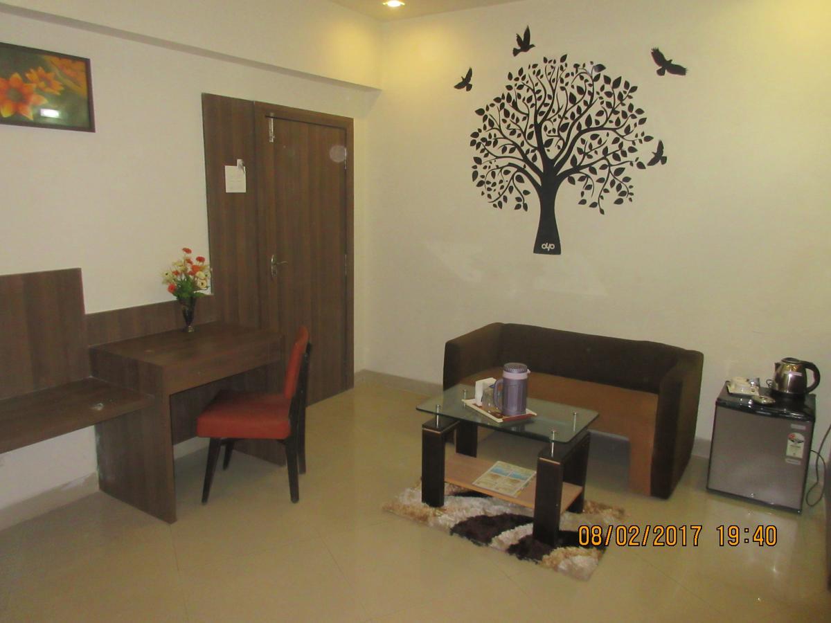 Hotel Panchratna Panvel Buitenkant foto